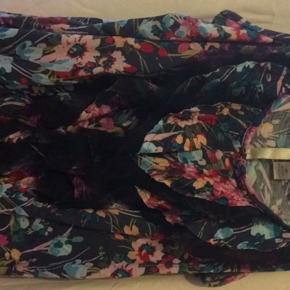 LC Floral spaghetti strapped tank top. - Picture 2 of 4